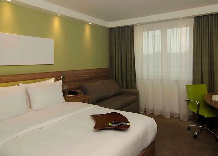 Hampton By Hilton Frankfurt Centre מלון 3*